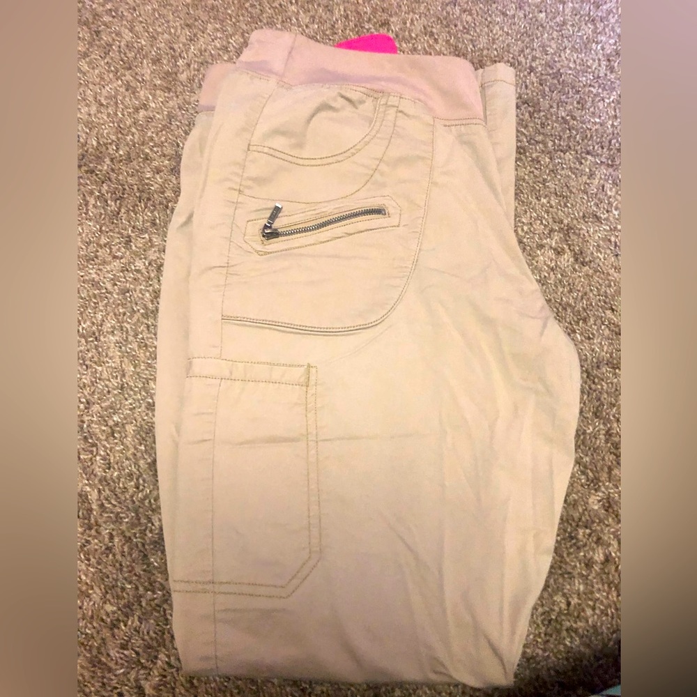 Women’s Khaki scrub pants. No tears/stains. Smoke free home.